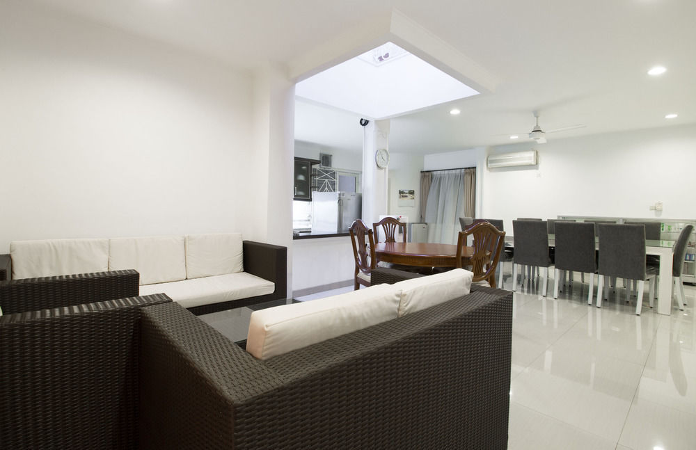 Reddoorz Plus @ Tendean Jakarta Luaran gambar