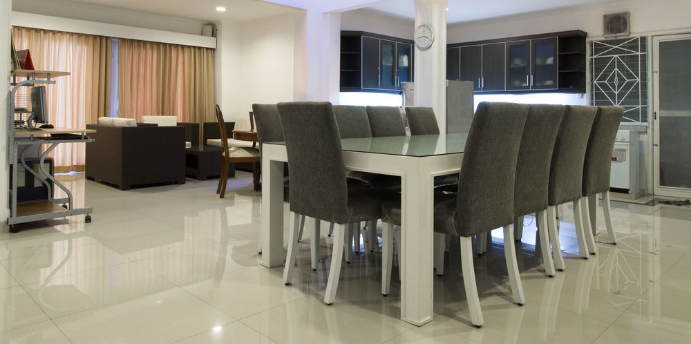Reddoorz Plus @ Tendean Jakarta Luaran gambar