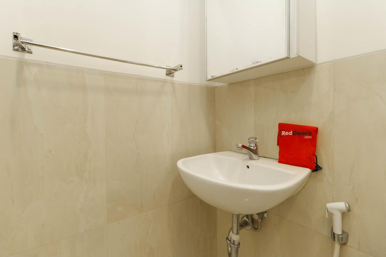 Reddoorz Plus @ Tendean Jakarta Luaran gambar