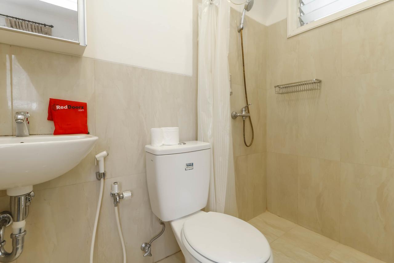Reddoorz Plus @ Tendean Jakarta Luaran gambar