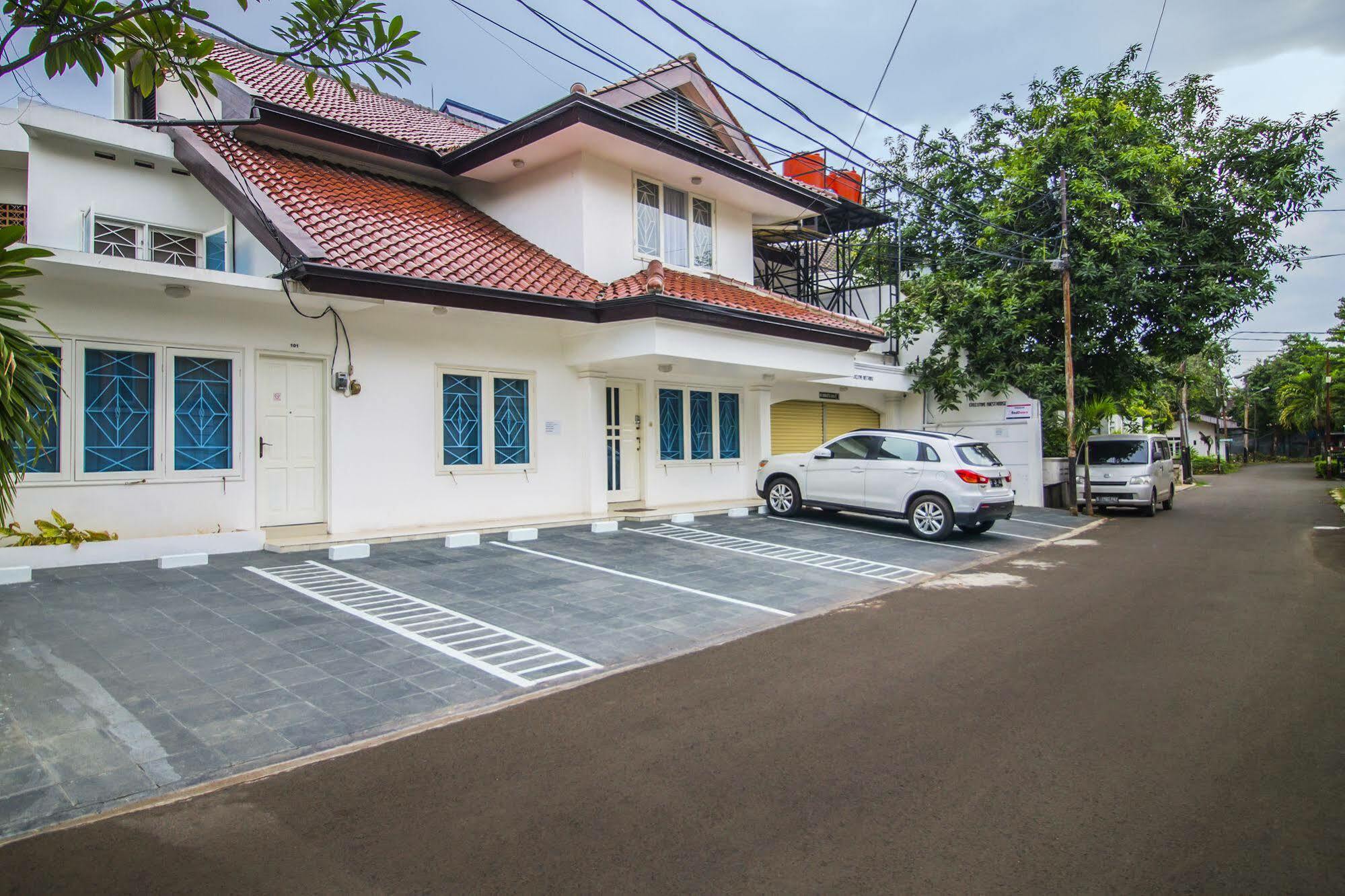 Reddoorz Plus @ Tendean Jakarta Luaran gambar