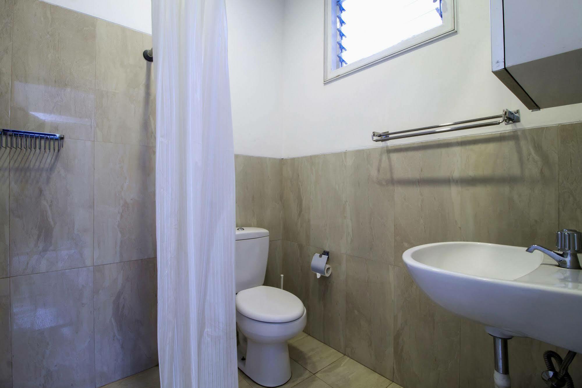 Reddoorz Plus @ Tendean Jakarta Luaran gambar