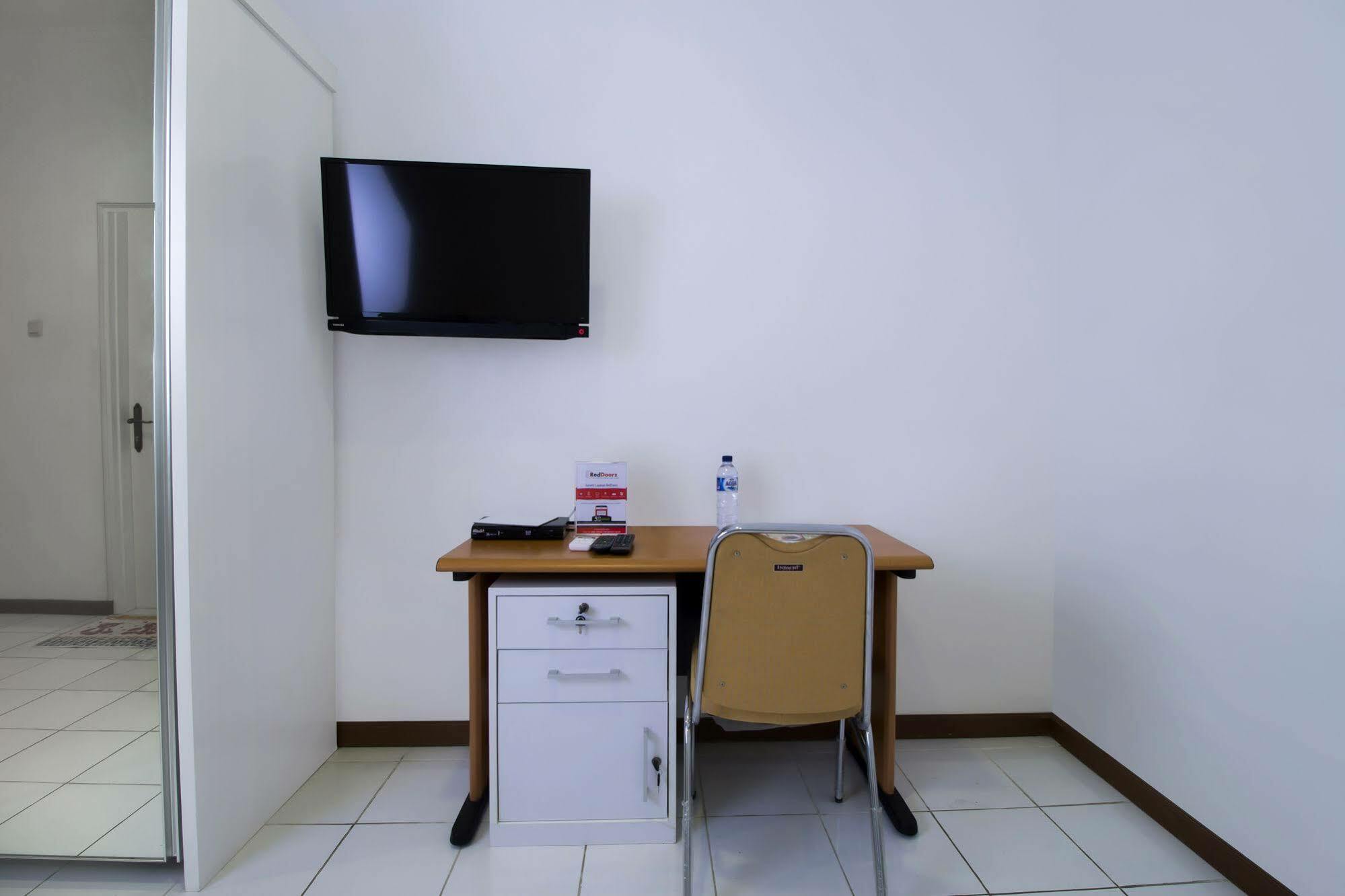 Reddoorz Plus @ Tendean Jakarta Luaran gambar